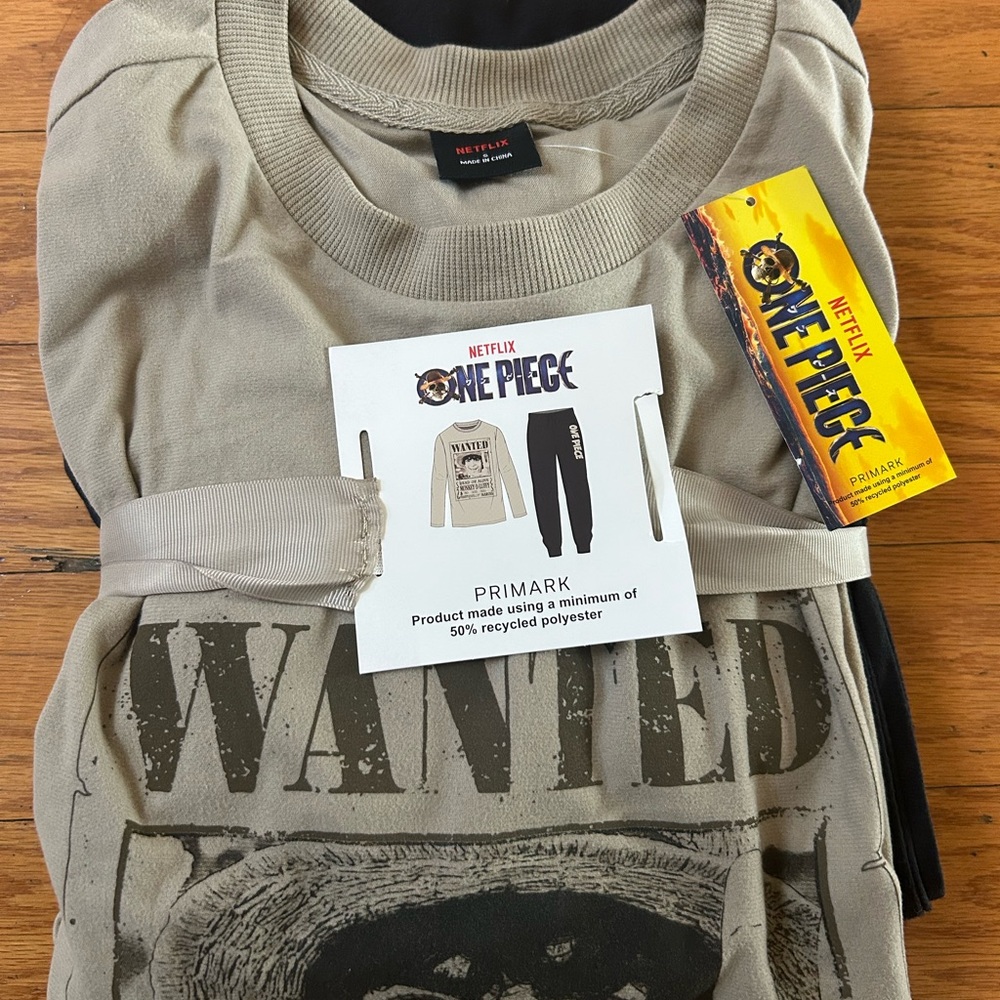 NWT Licensed One Piece 'WANTED' men’s 2pcs pajamas set